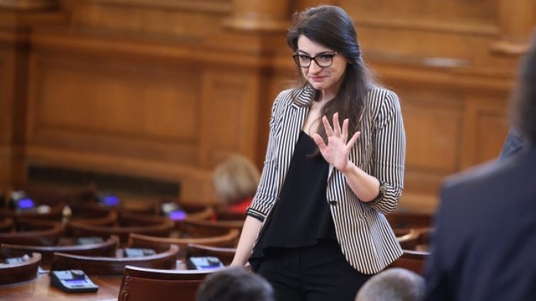 Решено: Лена Бориславова вече не е депутат