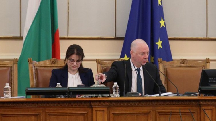 Може да има управление от експерти