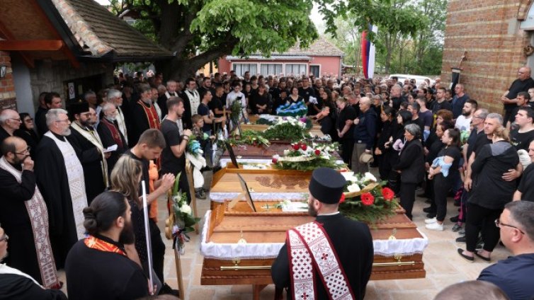 Арестуваха непълнолетни заради заплахи и снимки на оръжия в Белград 