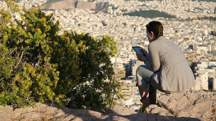 Срещу свръхтуризма: Гърция слага таван на хотелските легла и ограничава Airbnb