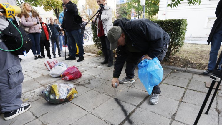 Протест пред централата на ДПС-Ново начало, бул. "Васил Левски" е затворен за движение