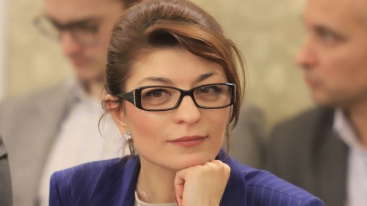 Десислава Атанасова: Гешев се обади на мен, но за рецепти не сме си говорили