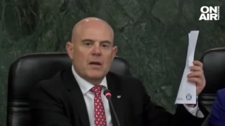 Прокурори призоваха Гешев да излезе в отпуск