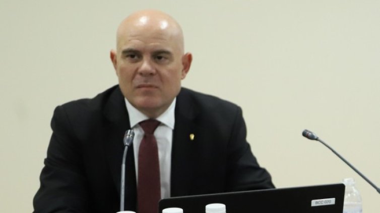 Правната комисия прие механизма за разследване на главния прокурор 