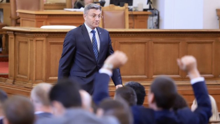 Карадайъ: Свидетели сме на тотален разпад на държавата