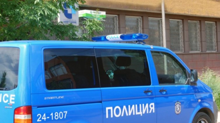 Шофьор блъсна нарочно с кола свой съселянин в Галатин