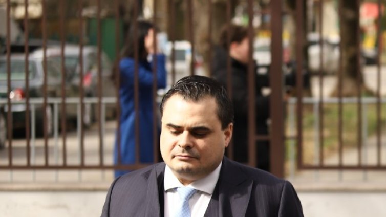 Правителство е възможно благодарение на държавния глава и главния прокурор