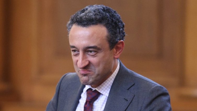 Лорер: Пеевски стана редовен гост при нас