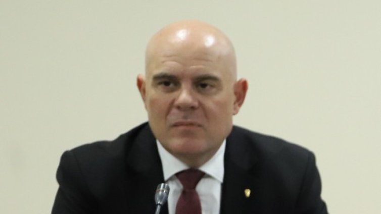 Гешев внесе в НС последните материали по "Барселонагейт"