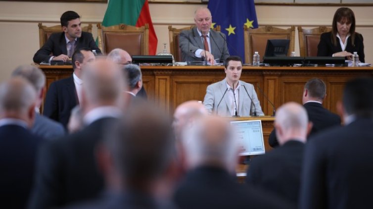 Ще спрат ли скандалите в НС? "Възраждане" даде думата на Божанков