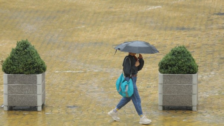 Продължават интензивните валежи 