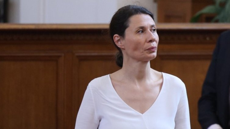 Белобрадова: Не е време да решения "на парче"