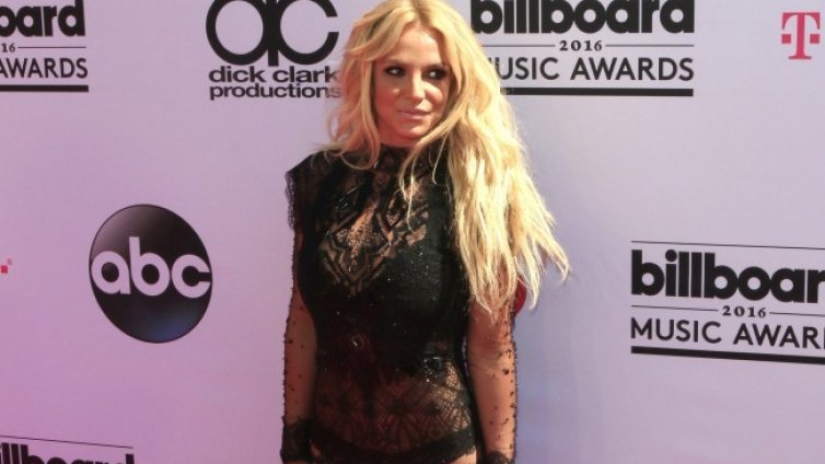 Бритни Спиърс - ударена от охрана