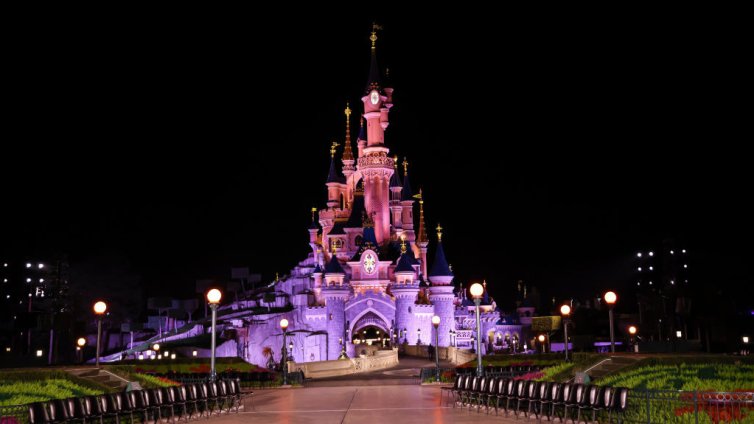 Арестуваха 22-годишен, който искал да се "ожени" за 9-годишна в Disneyland