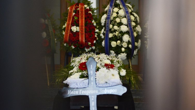 Футболна България с прости с легендарния защитник Иван Зафиров