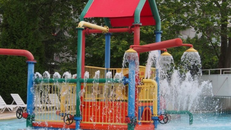 В петък остава изключително горещо, през уикенда &ndash; 2-3 градуса надолу