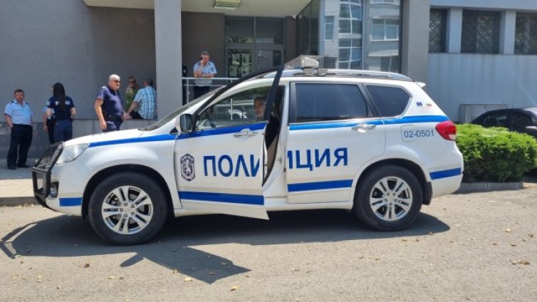 Полицаи на протест в София