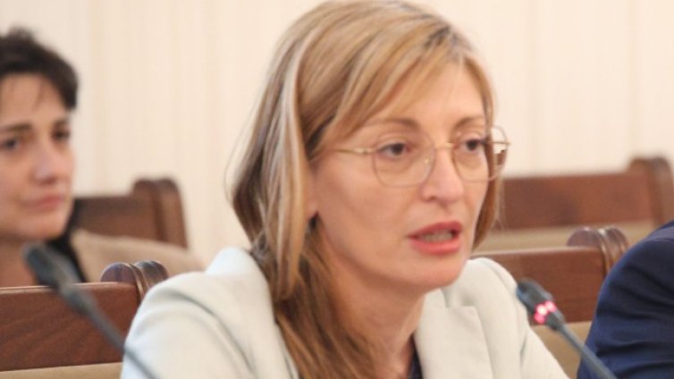 Захариева: Радев говори с думите на руската пропаганда