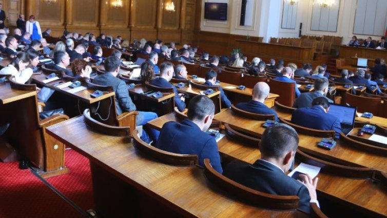 Парламентът гледа на второ четене бюджетите на НЗОК и ДОО