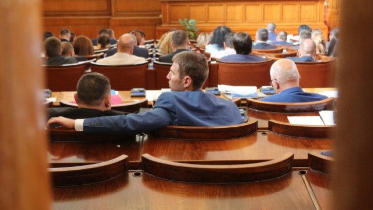След 21 часа заседание депутатите приеха държавния бюджет 
