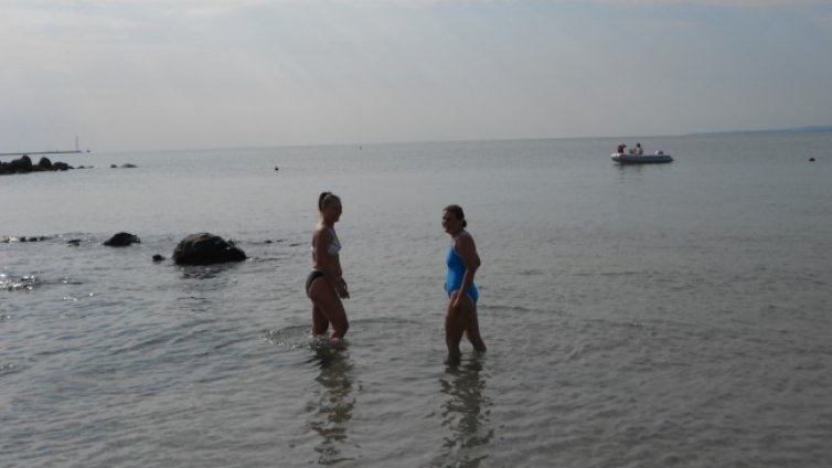 Бой на плажа за свобдно място между българин и французин 