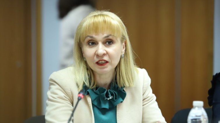 Ковачева предлага закон срещу унизителното отношение
