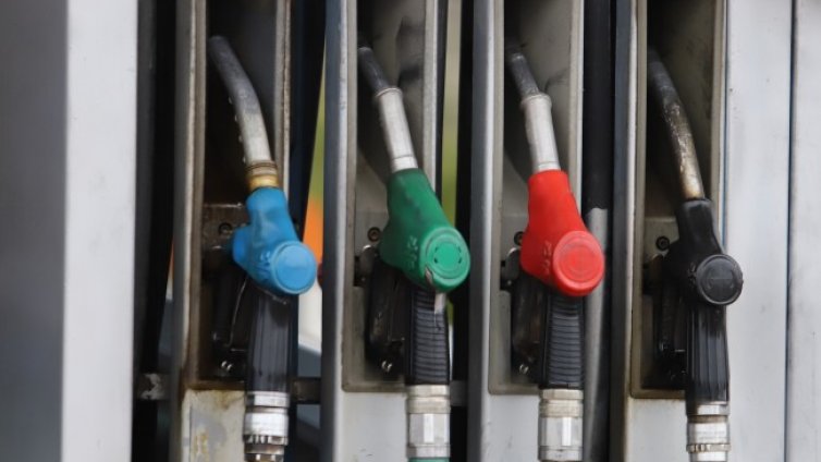 Над 2,50 евро вече е литър бензин на гръцките острови 