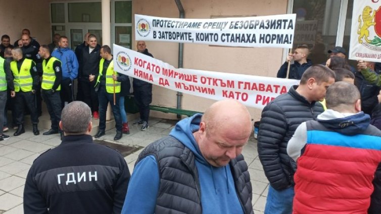 Зам.-министър: Не се планира преразглеждане на 12-часовия режим на работа в затворите