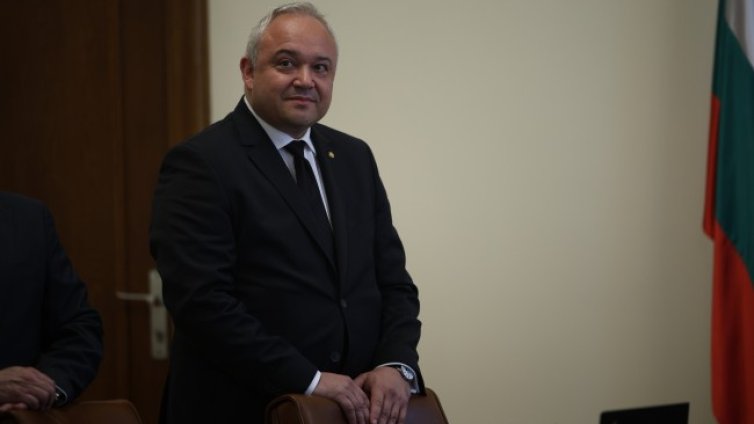 Самият Петров се афишираше като архитект на Сглобката