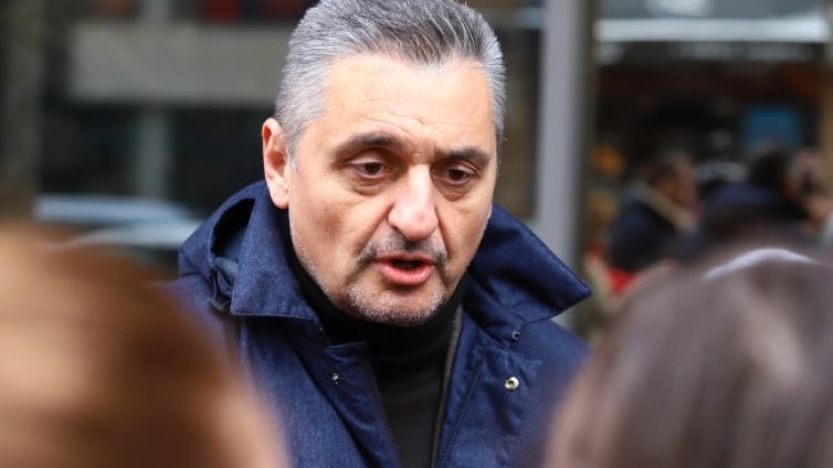 Добрев: Абсурдно е пред закона да си член, а на Позитано 20 &ndash; изключен