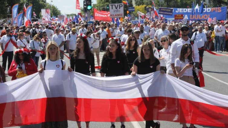 Идва ли голям политически обрат в Полша?