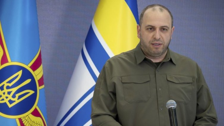 Уволнени са шестима зам.-министри на отбраната на Украйна