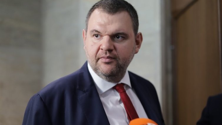 ДПС принципно &bdquo;Да&ldquo; за реформи в службите, но не сега