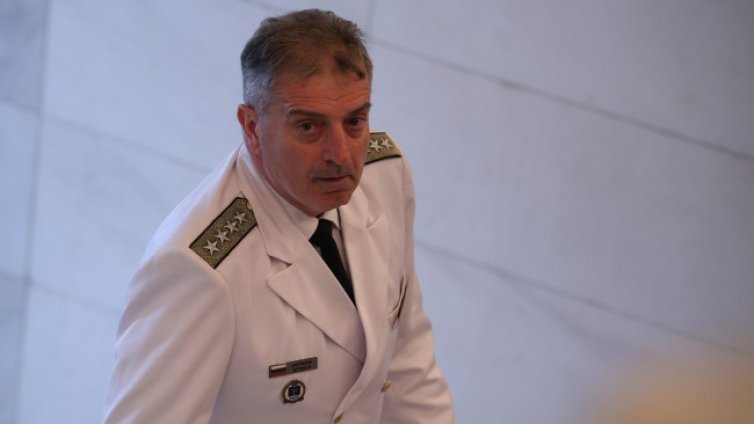 Адм. Ефтимов: Съветските зенитни комплекси е по-добре да се продадат