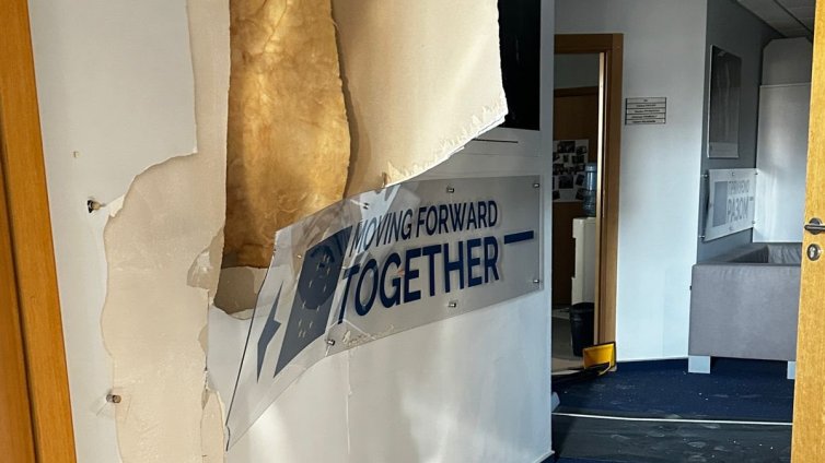 Провокация: Консулството на ЕС в Украйна е сериозно повредено от руски удари СНИМКИ