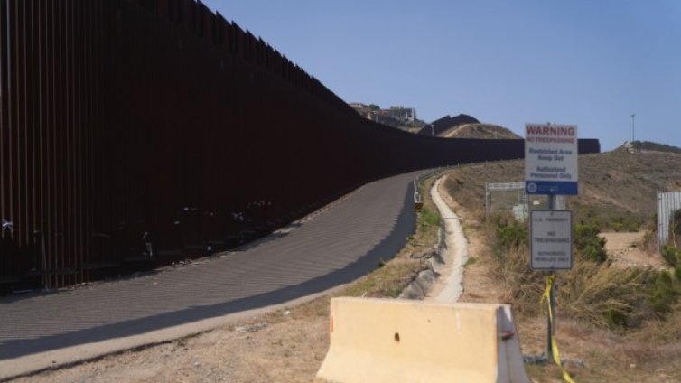 Обрат: Байдън ще разширява стената по границата на САЩ