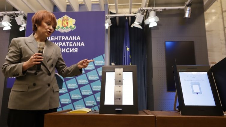 Започна инсталирането на софтуера на машините за вота