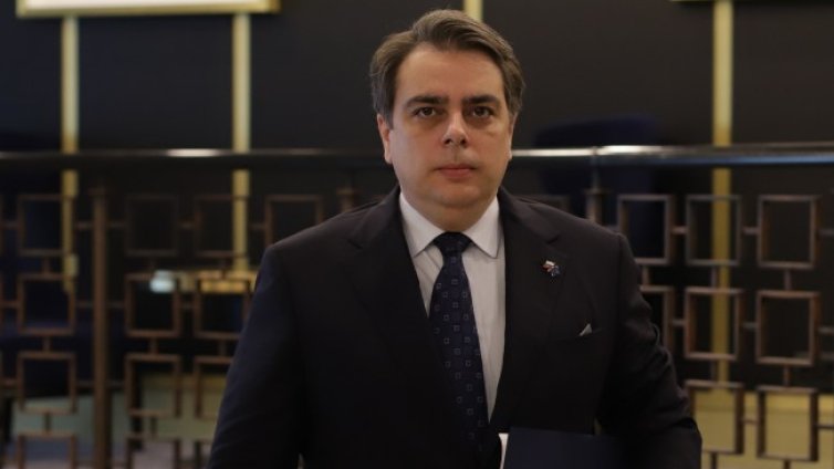 Бизнесът: МФ да оттегли предложението за гражданските договори