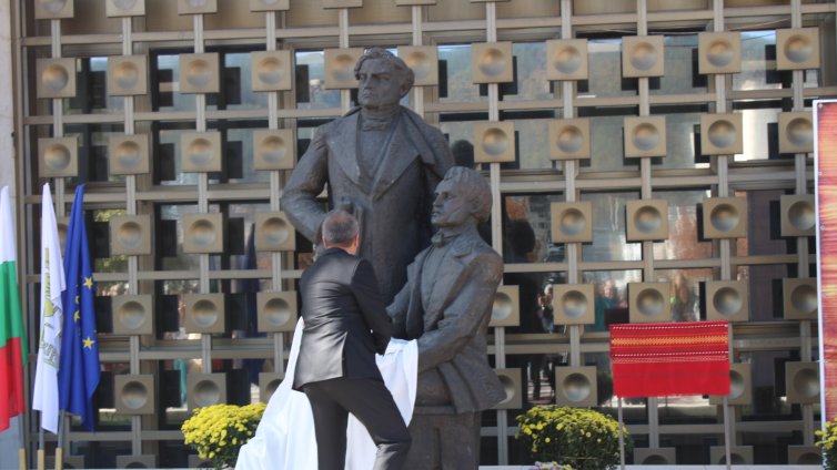 48-годишен преподавател скочи от високите етажи на Американския университет