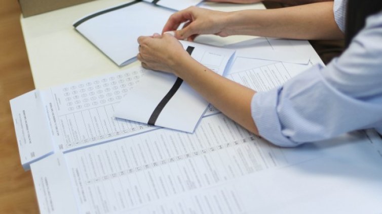 В София в 11 секции гласуването с машини е спряно 