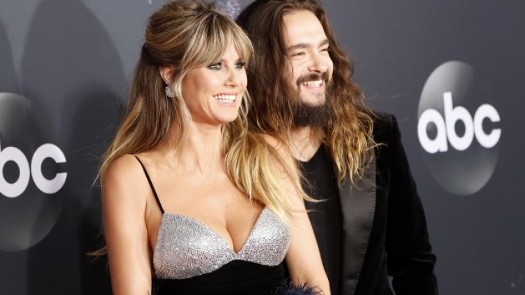 Хайди Клум топлес край басейна