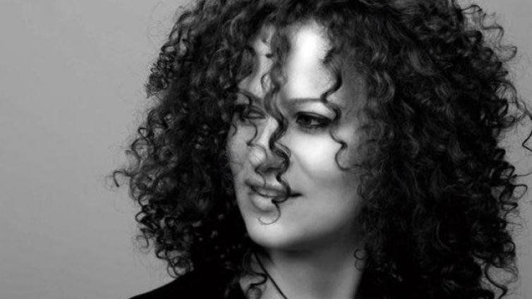  Божидара дари Белослава с внучка 