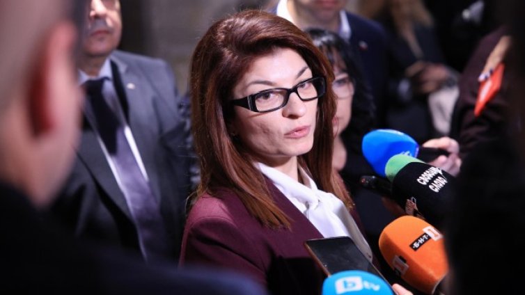 Десислава Атанасова: Борисов иска оставката на Михайлов още от 2019 година 
