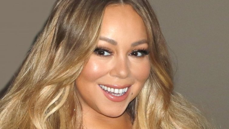 Марая Кери се показа с коса в златисто розово