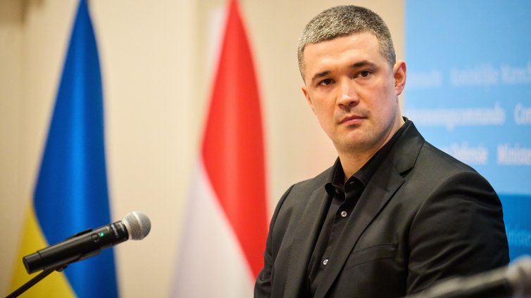 Тук вече се разгръща диктатура: Военните са ядосани на Зеленски заради оставката на Федоров