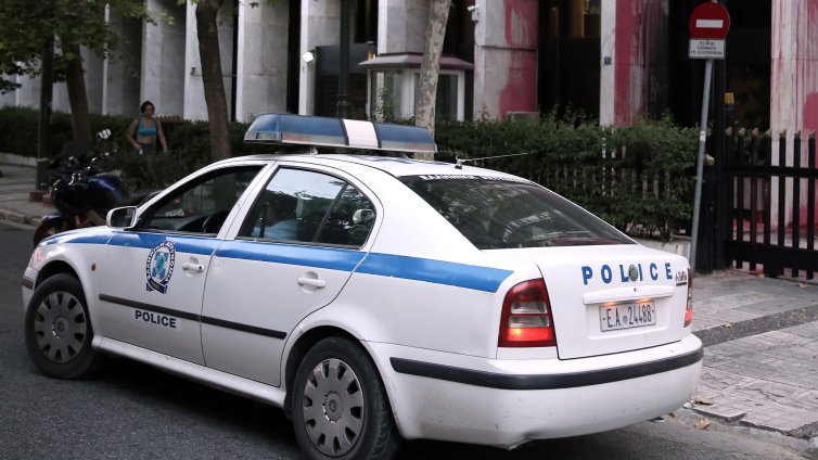 Арести в Гърция заради онлайн групи за избягване на полицейски проверки на пътя