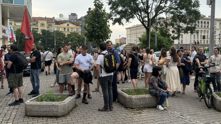 Млади медици на протест за по-добри условия на труд