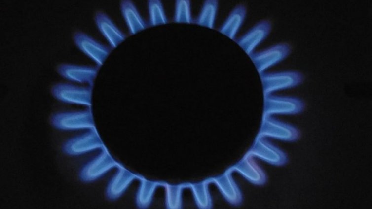 Предлагат газът да поскъпне с 8% през декември
