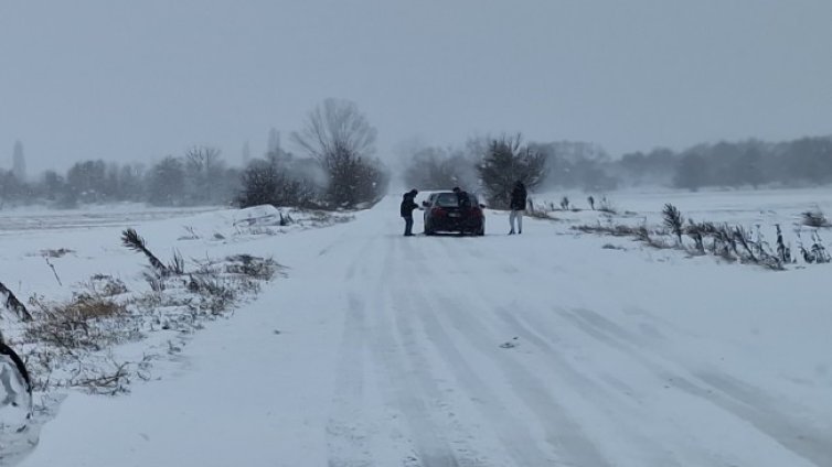 Тежък снежен уикенд: Заради зимната обстановка в редица населени места е обявено бедствено положение