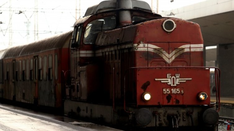 Бързият влак от София до Варна пътува... 20 часа